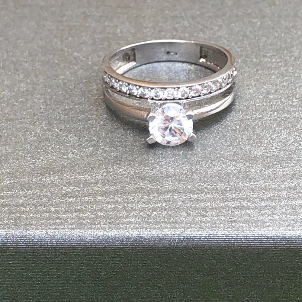 NWOT 925 sterling silver CZ ring. Size 7 - Picture 5 of 7